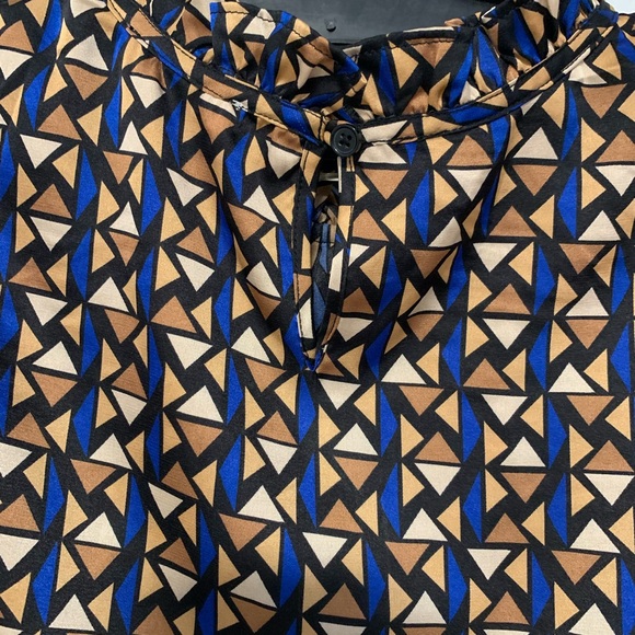 Geometric Patterned Women's Top - Picture 2 of 4